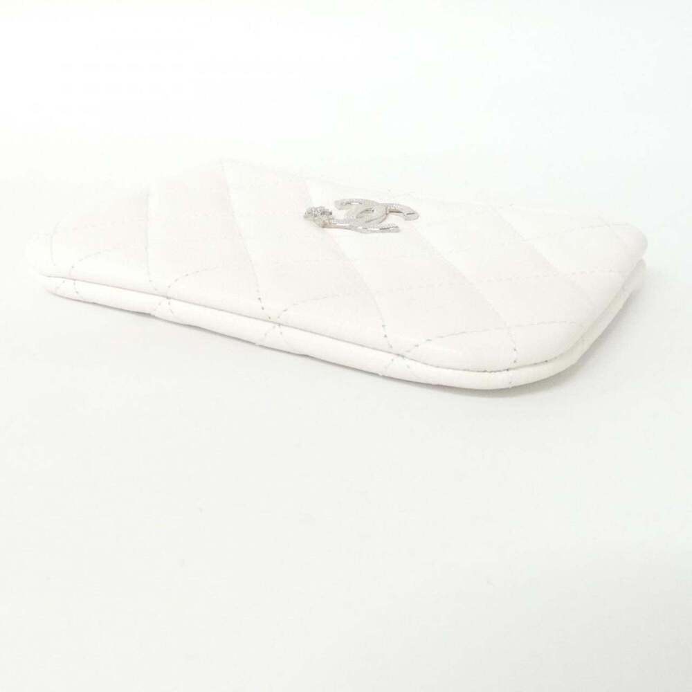 CHANEL White Pouch - Picture 3 of 10